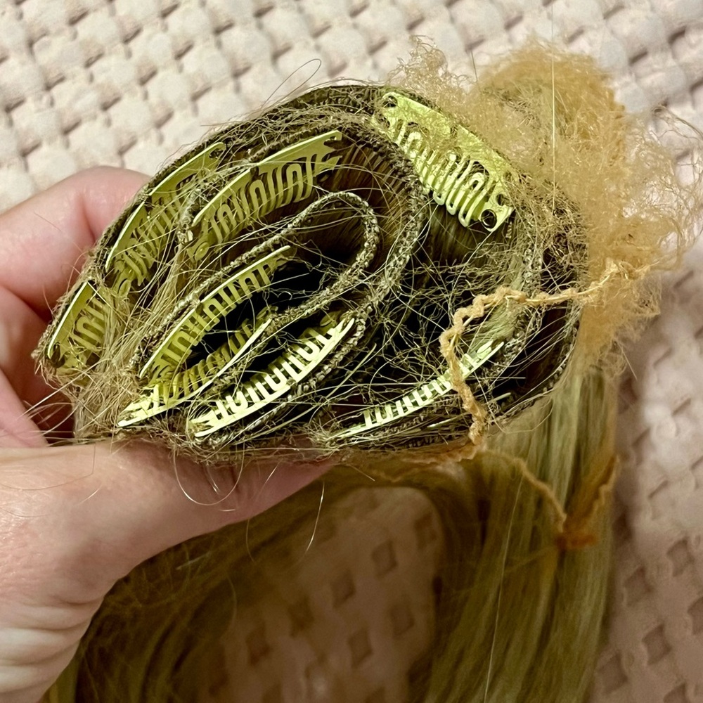 Hairdo Blonde Hair Extensions 16” - SIX PIECES - Picture 5 of 6